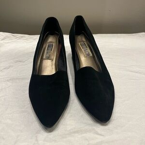 Retro Black Suede Kitten Heel shoes